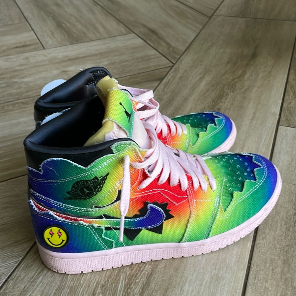 Air Jordan 1s J Balvin editions 
Rainbow coloring 
9.5
Pink laces